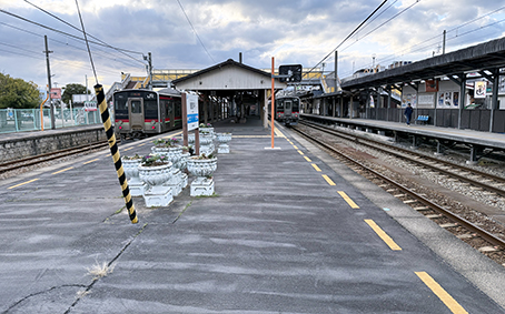 �\�]�� �ω����w