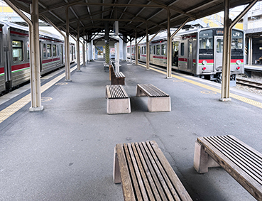 �\�]�� �ω����w