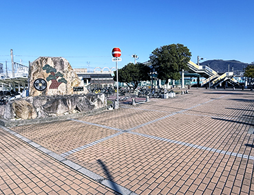 �\�]�� �ω����w