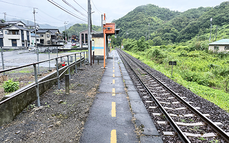 �\�]�� �����w