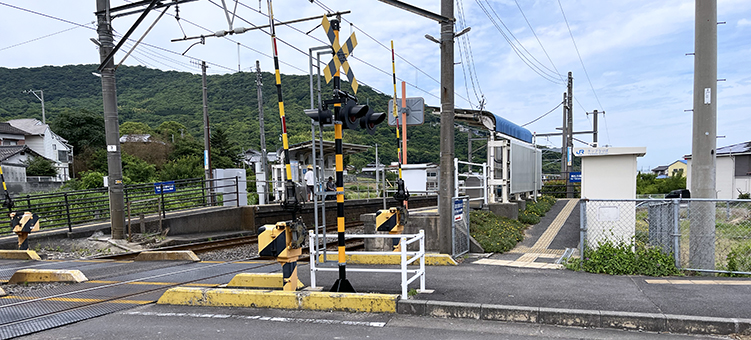 �\�]�� ���\��w