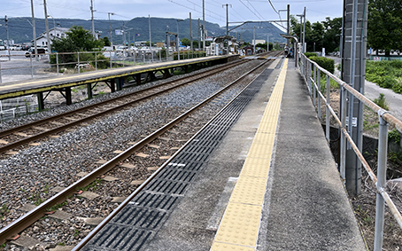 �\�]�� ���\��w