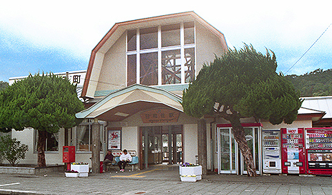 ���a���w