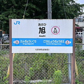 �y�]�� ���w