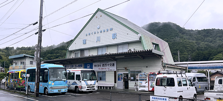 �y�]�� �E��w