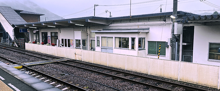 �y�]�� �E��w