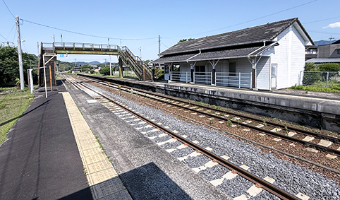 �y�]�� �����w