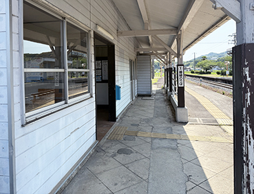 �y�]�� �����w