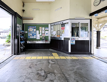 �y�]�� �y���v��w