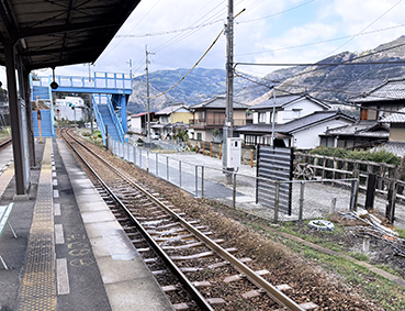 �y�]�� �ωw