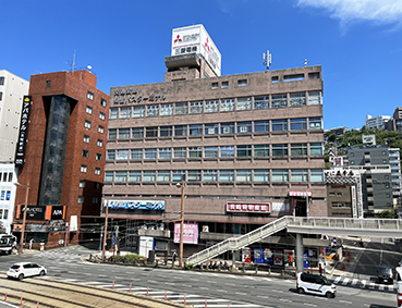 ����� ����w