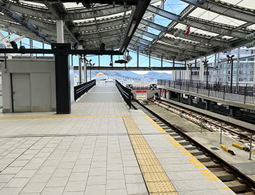 ����� ����w