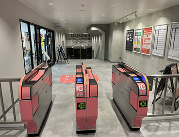 ����� ����w