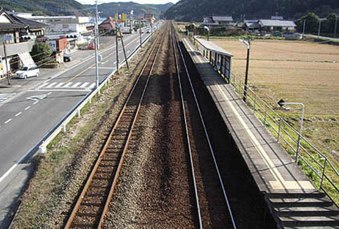 �{���c���w