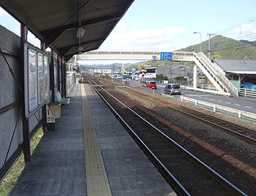 �{���c���w