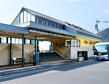 �L��� ����w