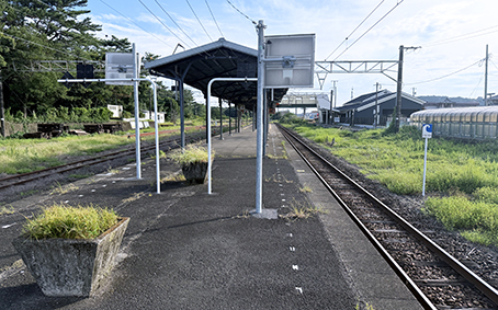 ���L�� ����w