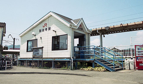 �������w