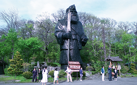 白老駅 アイヌポロトコタン
