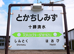 �\�������w