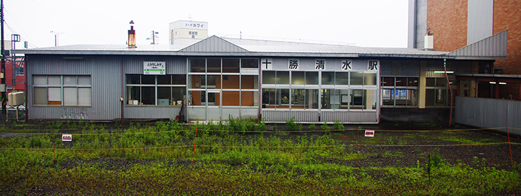 �\�������w