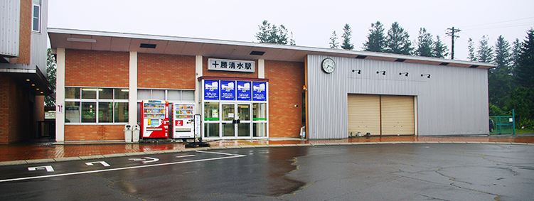 �\�������w