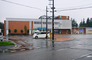 �\�������w