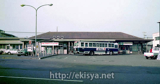 �������@����w