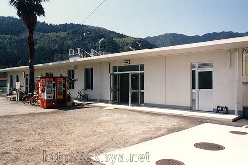 �������@�y������w