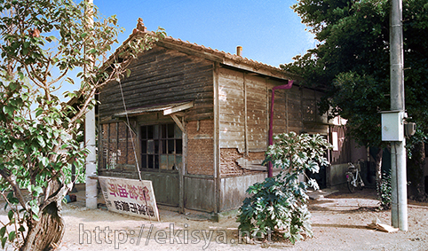 ���}����@���w