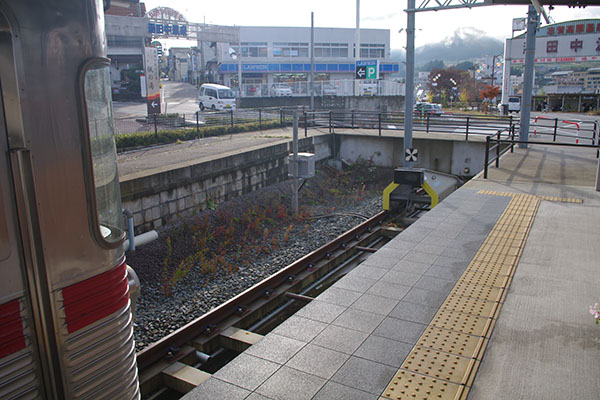 ���c���w