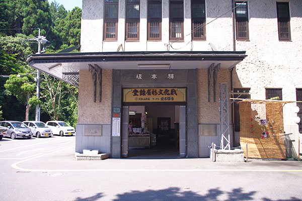 �P�[�u����{�w