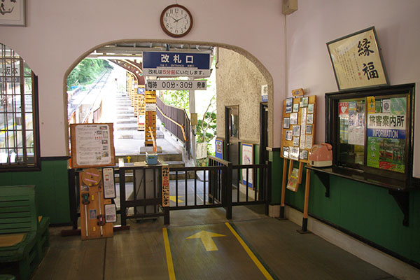 �P�[�u����{�w